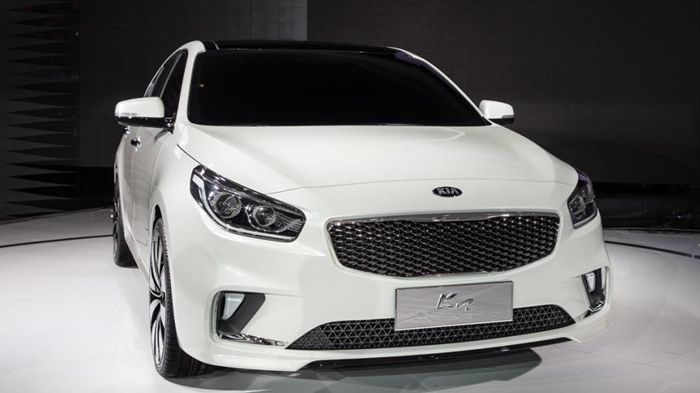 Το turbo μοτέρ βενζίνης GDI 1,6 λτ. συνεργάζεται με ένα αυτόματο κιβώτιο διπλού συμπλέκτη 7 σχέσεων.